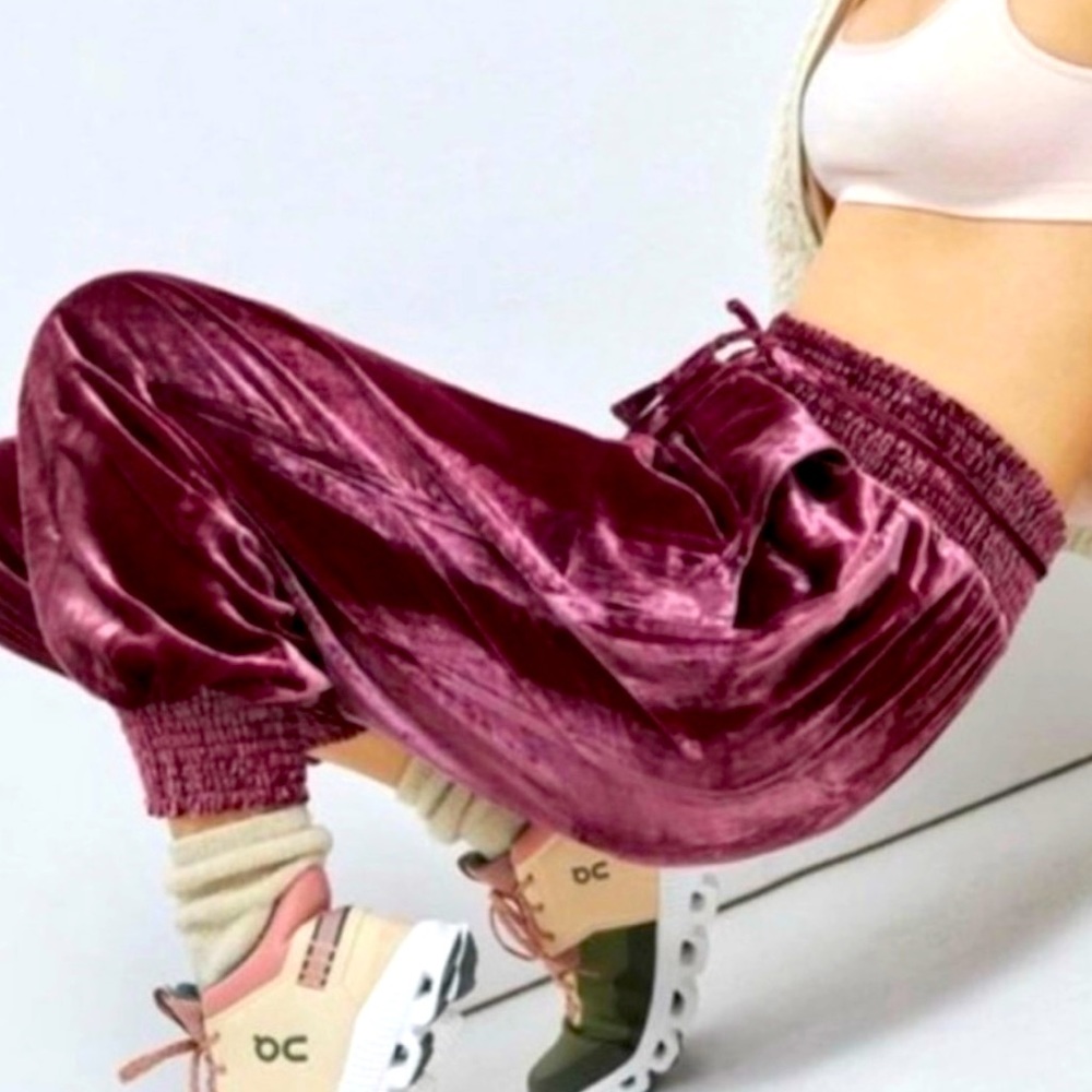 NWT Anthropologie velvet joggers w/Tassel belt .